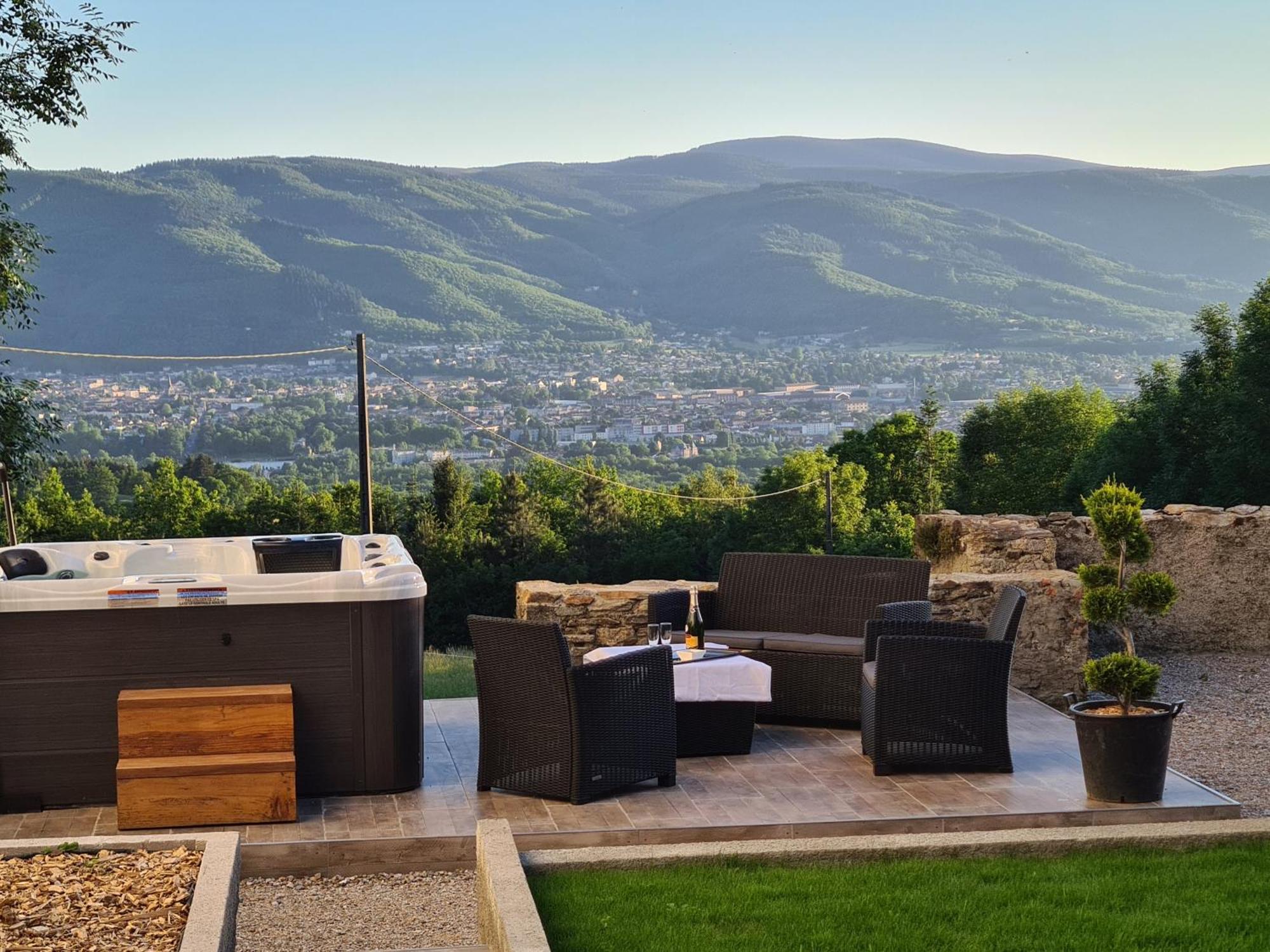 Gite Confortable Avec Spa Prive Et Confort Moderne Pont-de-Larn Buitenkant foto